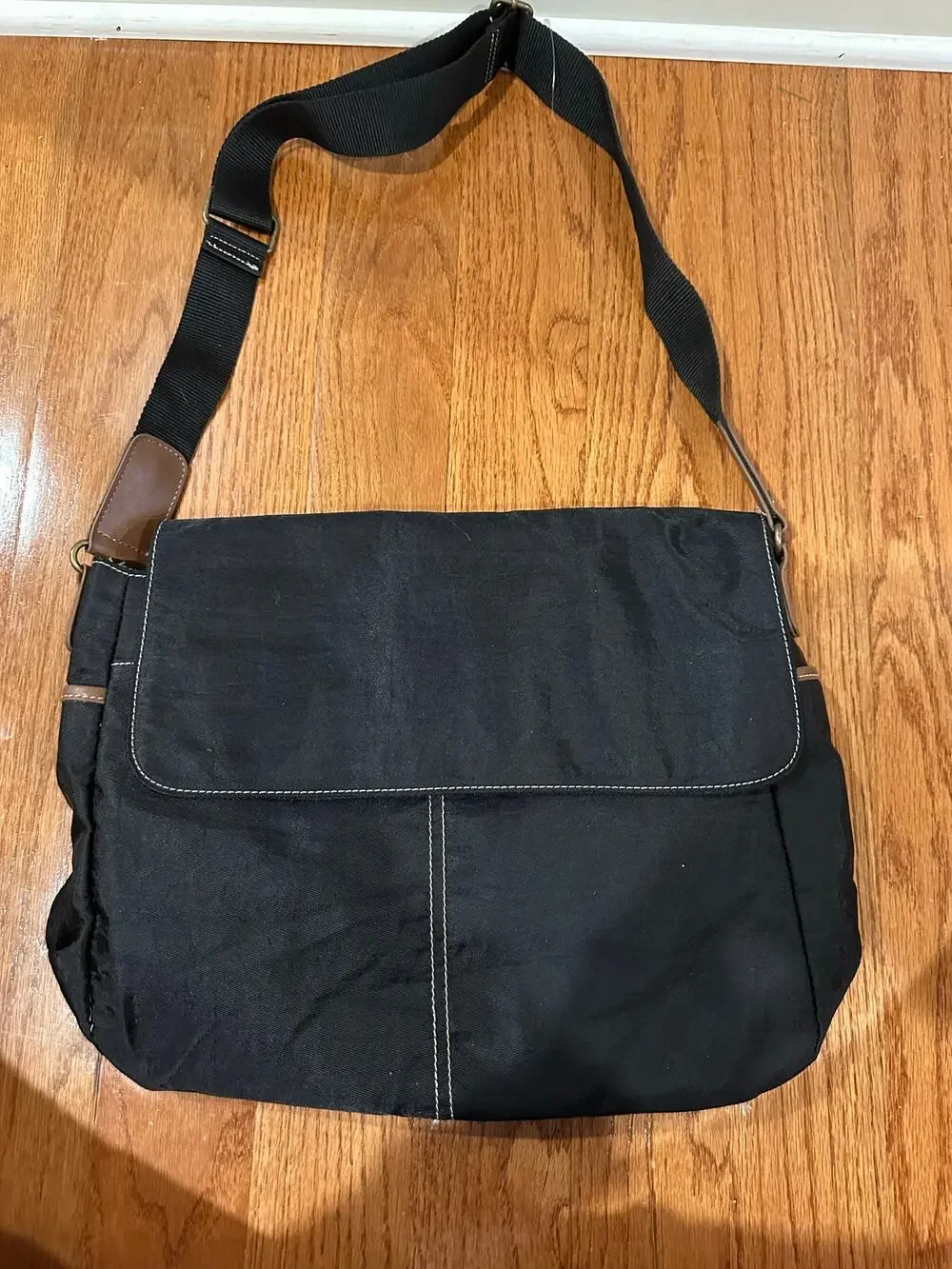 9 West University Vintage Messenger bag - New with out tags Black